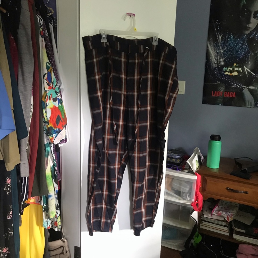 Forever 21 navy blue & rusty brown plaid trousers